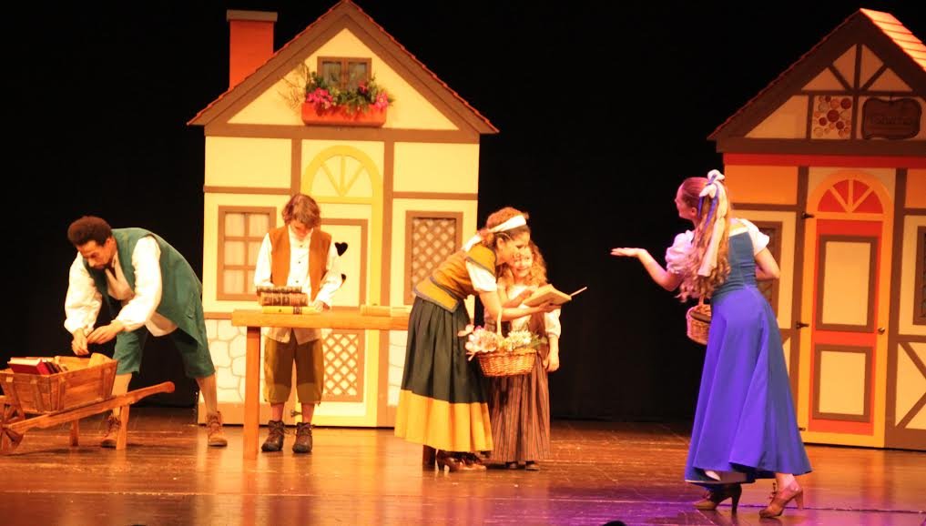 <span  class="uc_style_uc_tiles_grid_image_elementor_uc_items_attribute_title" style="color:#ffffff;">Ana Paula Rocha - Teatro - A bela e o monstro – Novembro 2014 - 003</span>