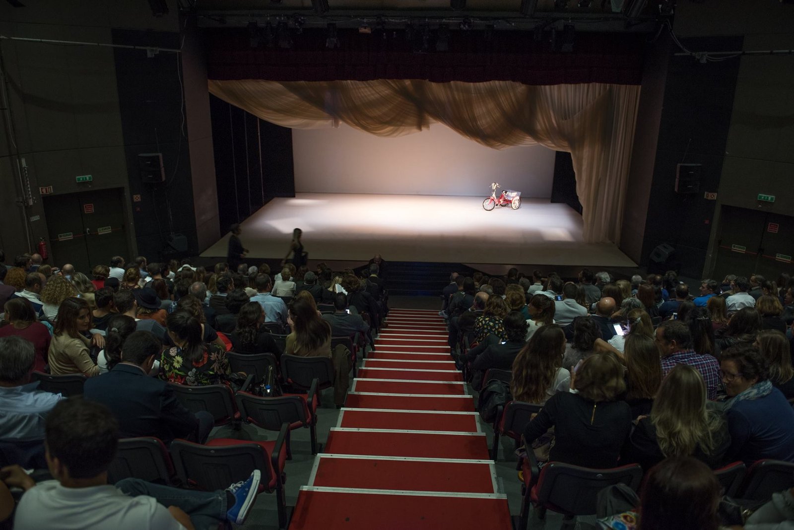 <span  class="uc_style_uc_tiles_grid_image_elementor_uc_items_attribute_title" style="color:#ffffff;">Ana Paula Rocha - Teatro - A mãe biológica de Marylin Monroe - Outubro 2016 - 003</span>
