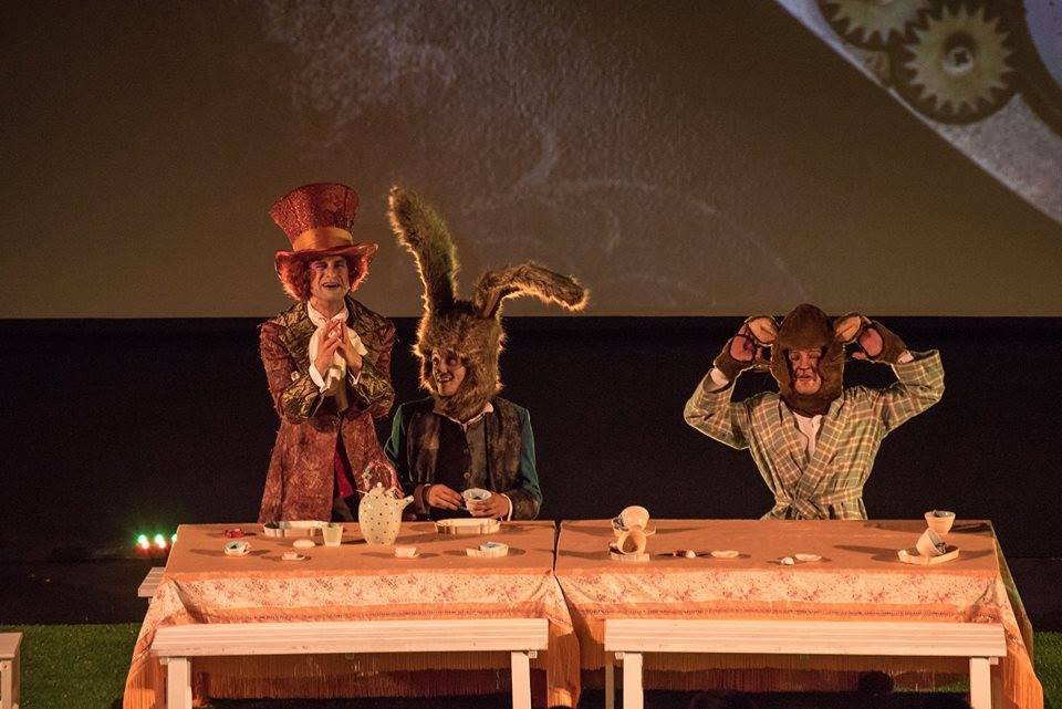 <span  class="uc_style_uc_tiles_grid_image_elementor_uc_items_attribute_title" style="color:#ffffff;">Ana Paula Rocha - Teatro - Alice no país das maravilhas - Abril 2014 - 002</span>