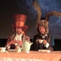<span  class="uc_style_uc_tiles_grid_image_elementor_uc_items_attribute_title" style="color:#ffffff;">Ana Paula Rocha - Teatro - Alice no país das maravilhas - Abril 2014 - 005</span>