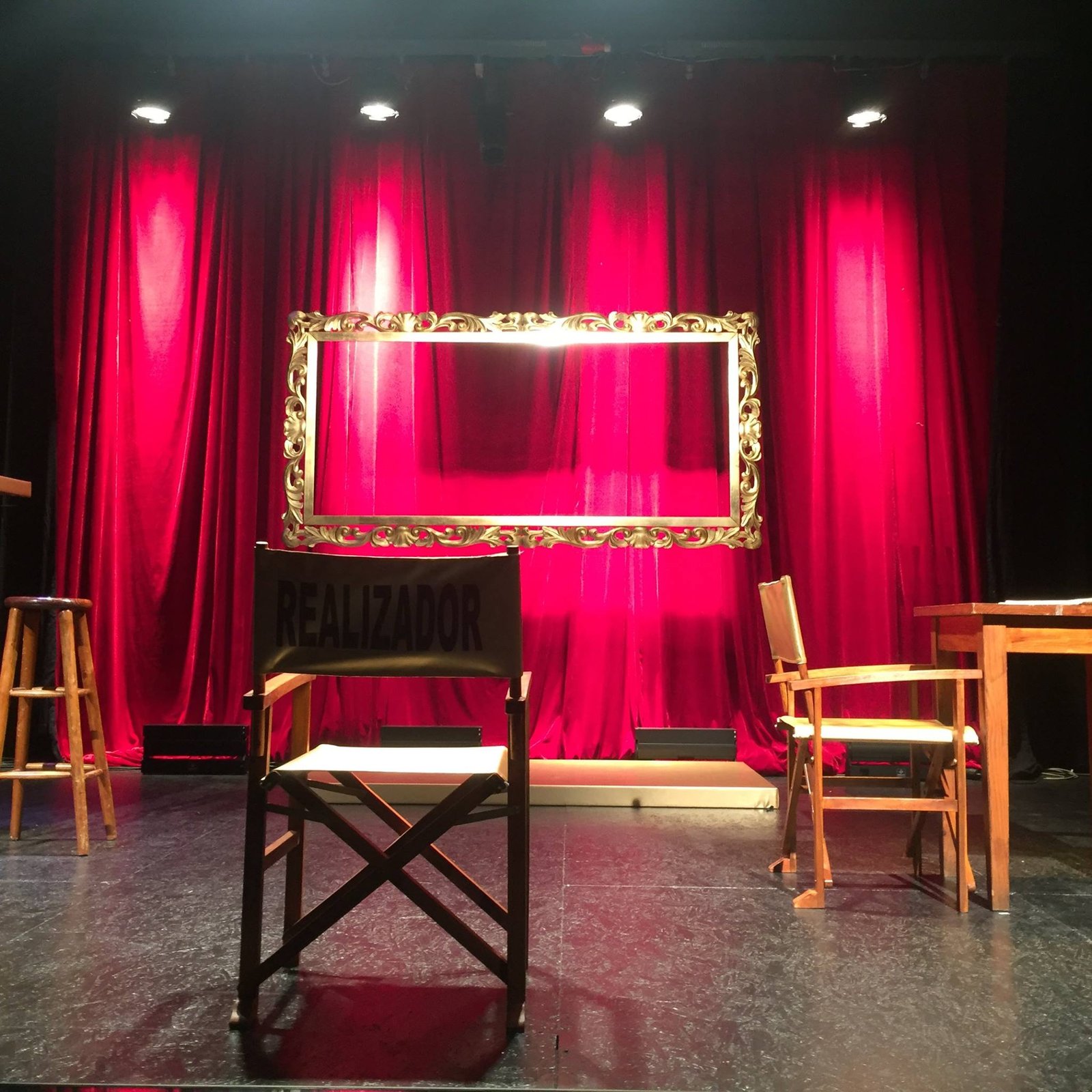 <span  class="uc_style_uc_tiles_grid_image_elementor_uc_items_attribute_title" style="color:#ffffff;">Ana Paula Rocha - Teatro - As Vedetas - Agosto 2016 - 005</span>