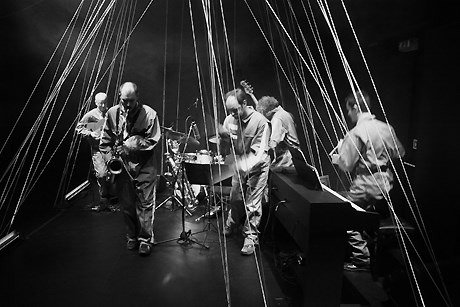 <span  class="uc_style_uc_tiles_grid_image_elementor_uc_items_attribute_title" style="color:#ffffff;">Ana Paula Rocha - Teatro - Banjazz - um bichinho esquisito - Fevereiro 2010 - 004</span>