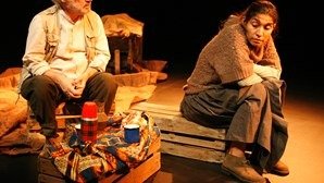 <span  class="uc_style_uc_tiles_grid_image_elementor_uc_items_attribute_title" style="color:#ffffff;">Ana Paula Rocha - Teatro - Canção do Vale - Outubro 2008 - 003</span>