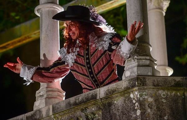 <span  class="uc_style_uc_tiles_grid_image_elementor_uc_items_attribute_title" style="color:#ffffff;">Ana Paula Rocha - Teatro – Cyrano de Bergerac - Junho 2018 - 001</span>