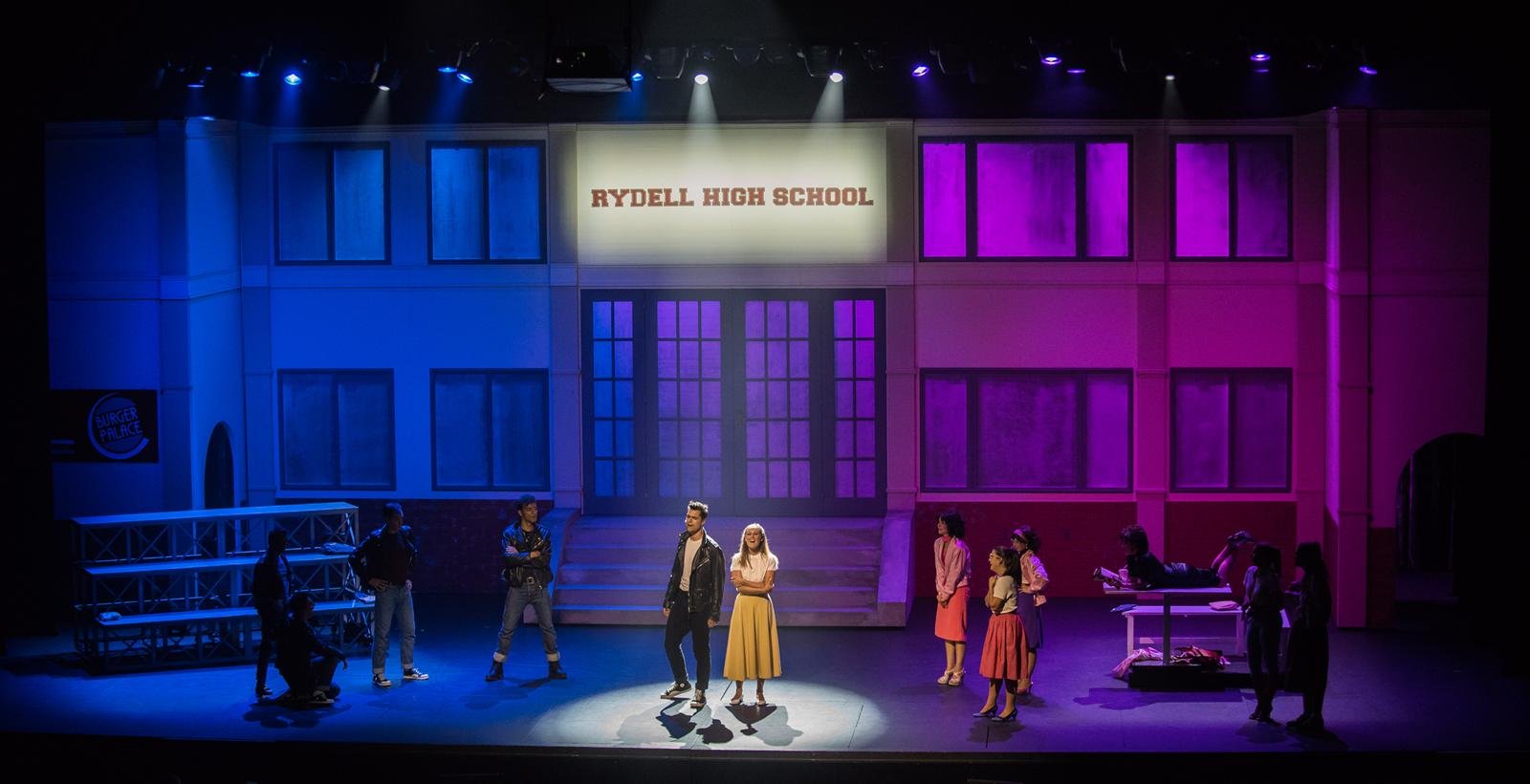 <span  class="uc_style_uc_tiles_grid_image_elementor_uc_items_attribute_title" style="color:#ffffff;">Ana Paula Rocha - Teatro - Grease - Setembro 2018 - 004</span>