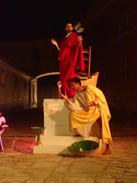 <span  class="uc_style_uc_tiles_grid_image_elementor_uc_items_attribute_title" style="color:#ffffff;">Ana Paula Rocha - Teatro – Nuvens - Outubro 2018 - 001</span>