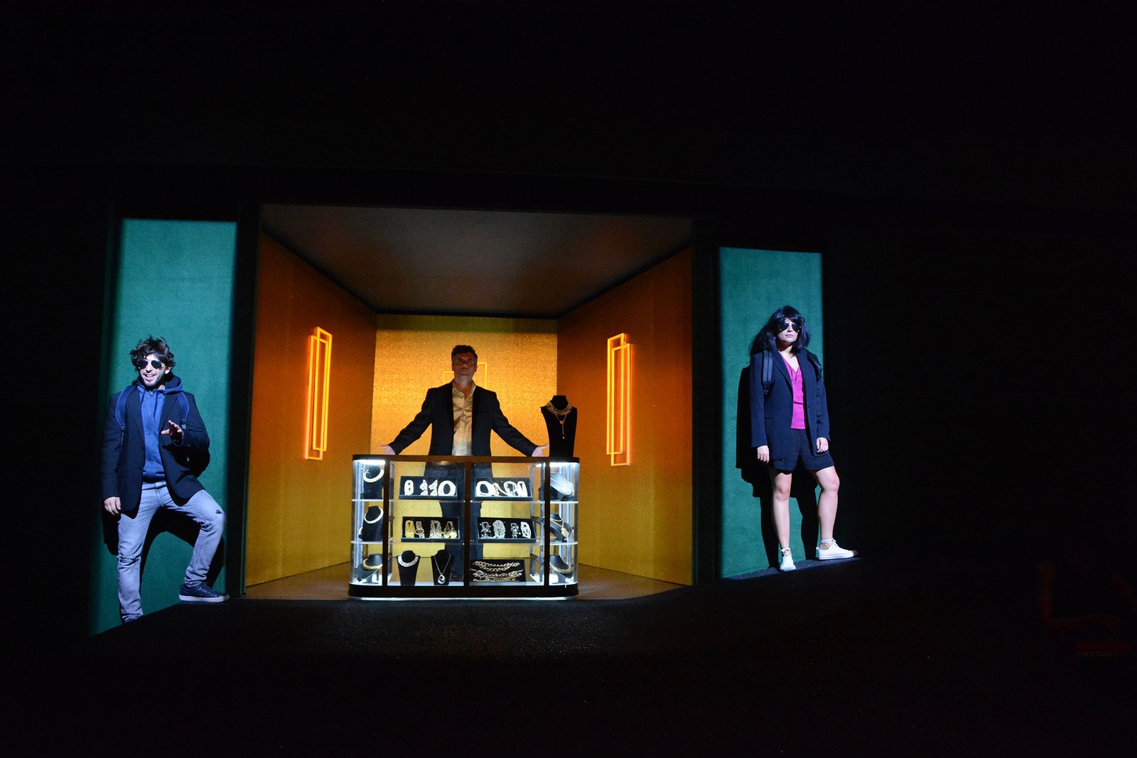 <span  class="uc_style_uc_tiles_grid_image_elementor_uc_items_attribute_title" style="color:#ffffff;">Ana Paula Rocha - Teatro - A Golpada - Junho 2019 - 006</span>