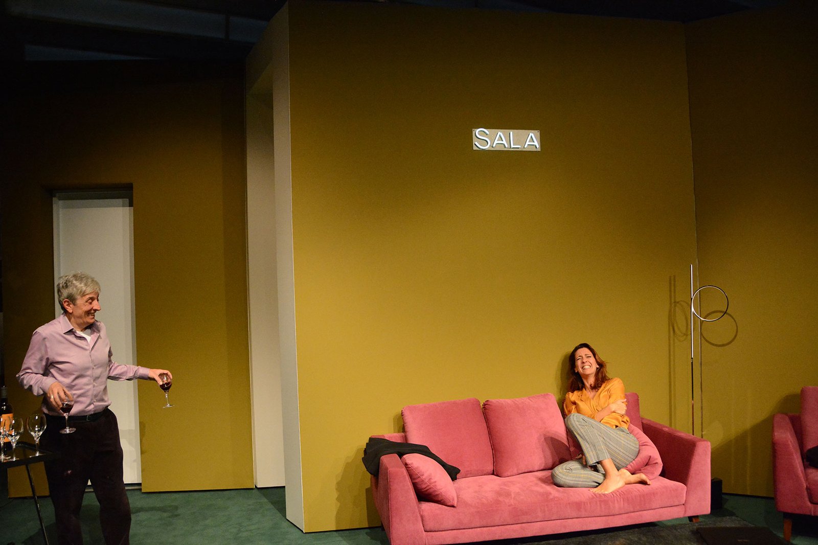 <span  class="uc_style_uc_tiles_grid_image_elementor_uc_items_attribute_title" style="color:#ffffff;">Ana Paula Rocha - Teatro - A Mentira - Novembro 2018 - 002</span>
