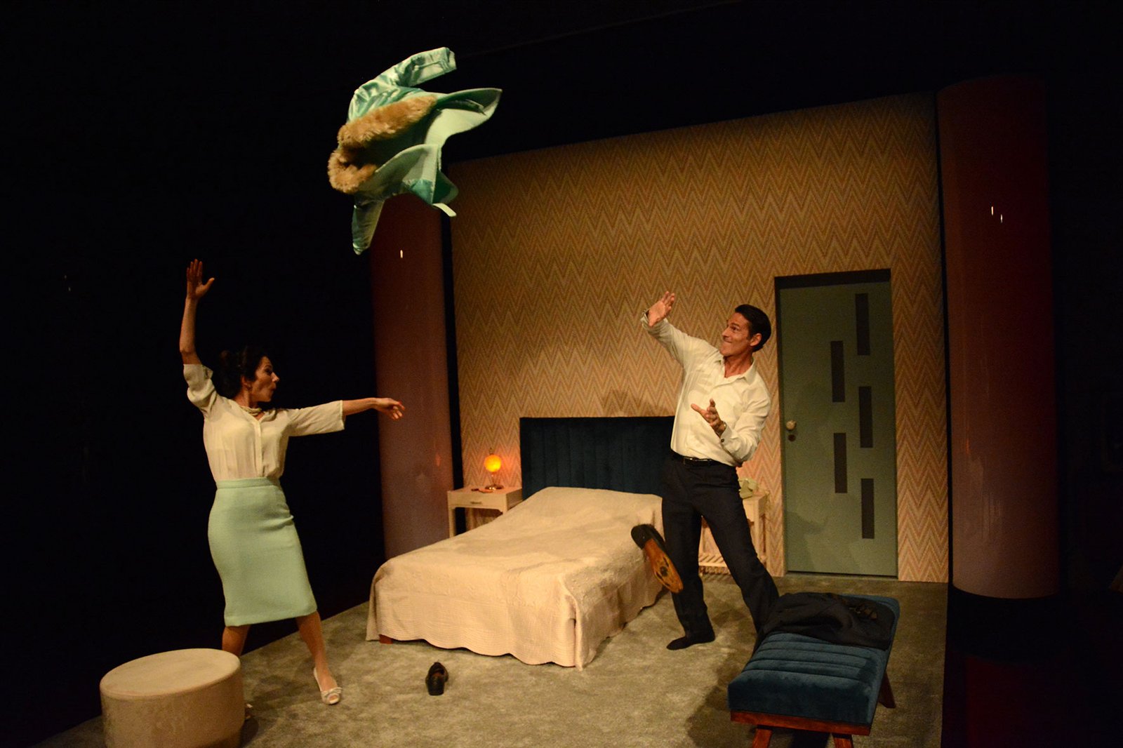 <span  class="uc_style_uc_tiles_grid_image_elementor_uc_items_attribute_title" style="color:#ffffff;">Ana Paula Rocha - Teatro - A Verdade - Novembro 2018 - 004</span>