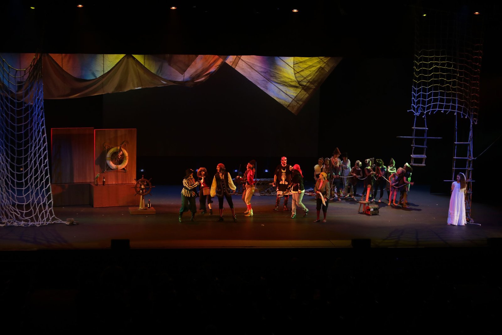 <span  class="uc_style_uc_tiles_grid_image_elementor_uc_items_attribute_title" style="color:#ffffff;">Ana Paula Rocha - Teatro - Peter Pan - Junho 2018 - 003</span>