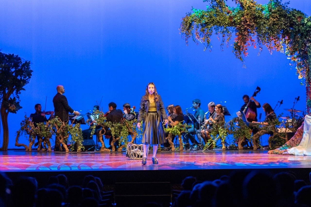 <span  class="uc_style_uc_tiles_grid_image_elementor_uc_items_attribute_title" style="color:#ffffff;">Ana Paula Rocha - Teatro - Sonho de uma noite de Verão – Maio 2019 - 006</span>
